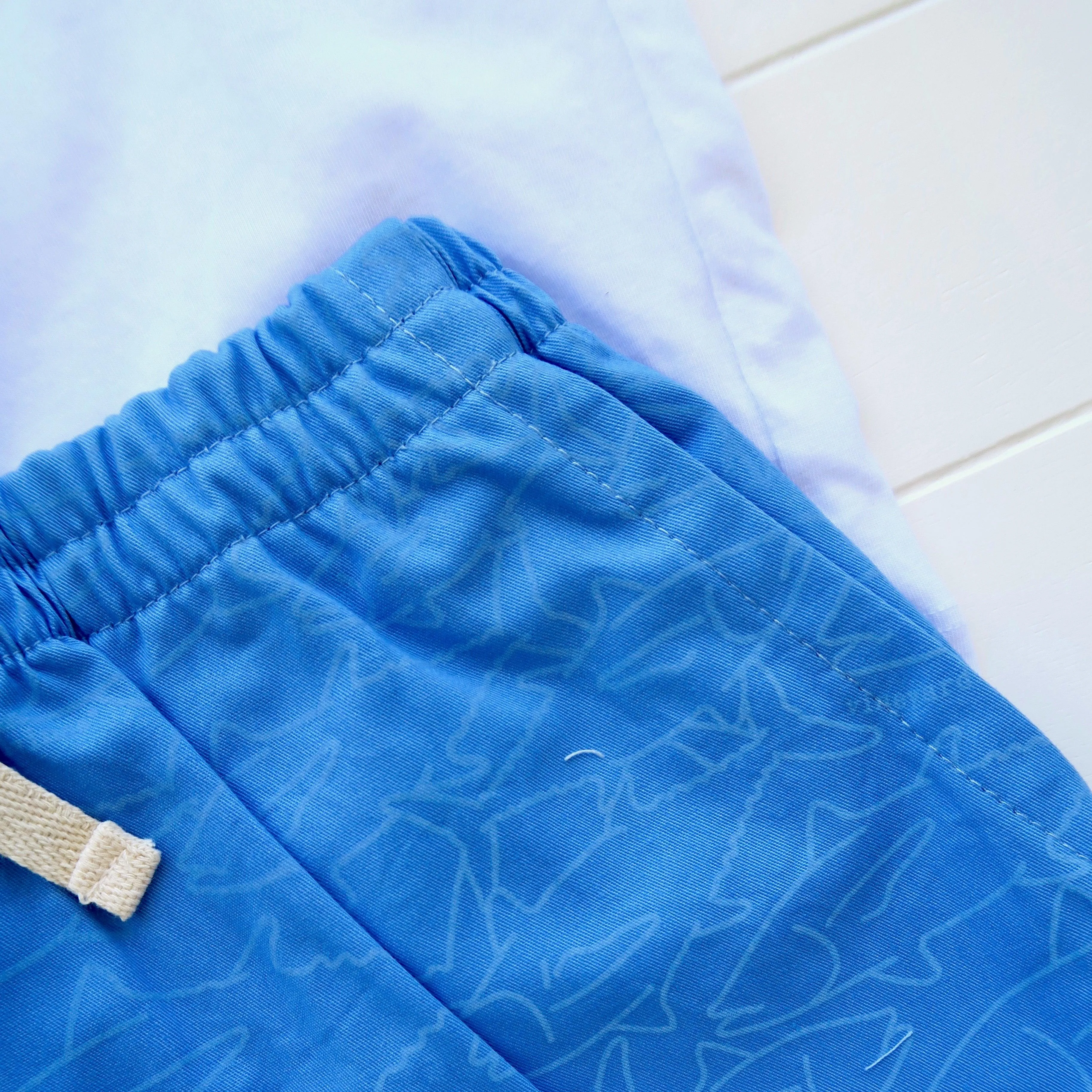 Caper Top & Shorts in Shark Stamp and White Stretch